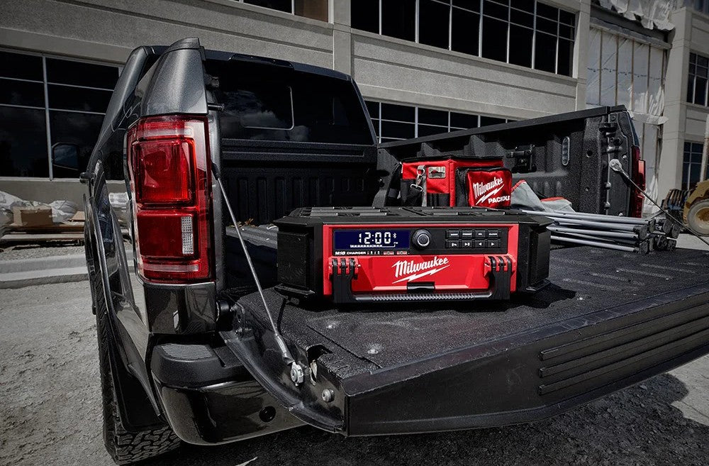 Milwaukee 2950-20 M18™ PACKOUT™ Radio + Charger