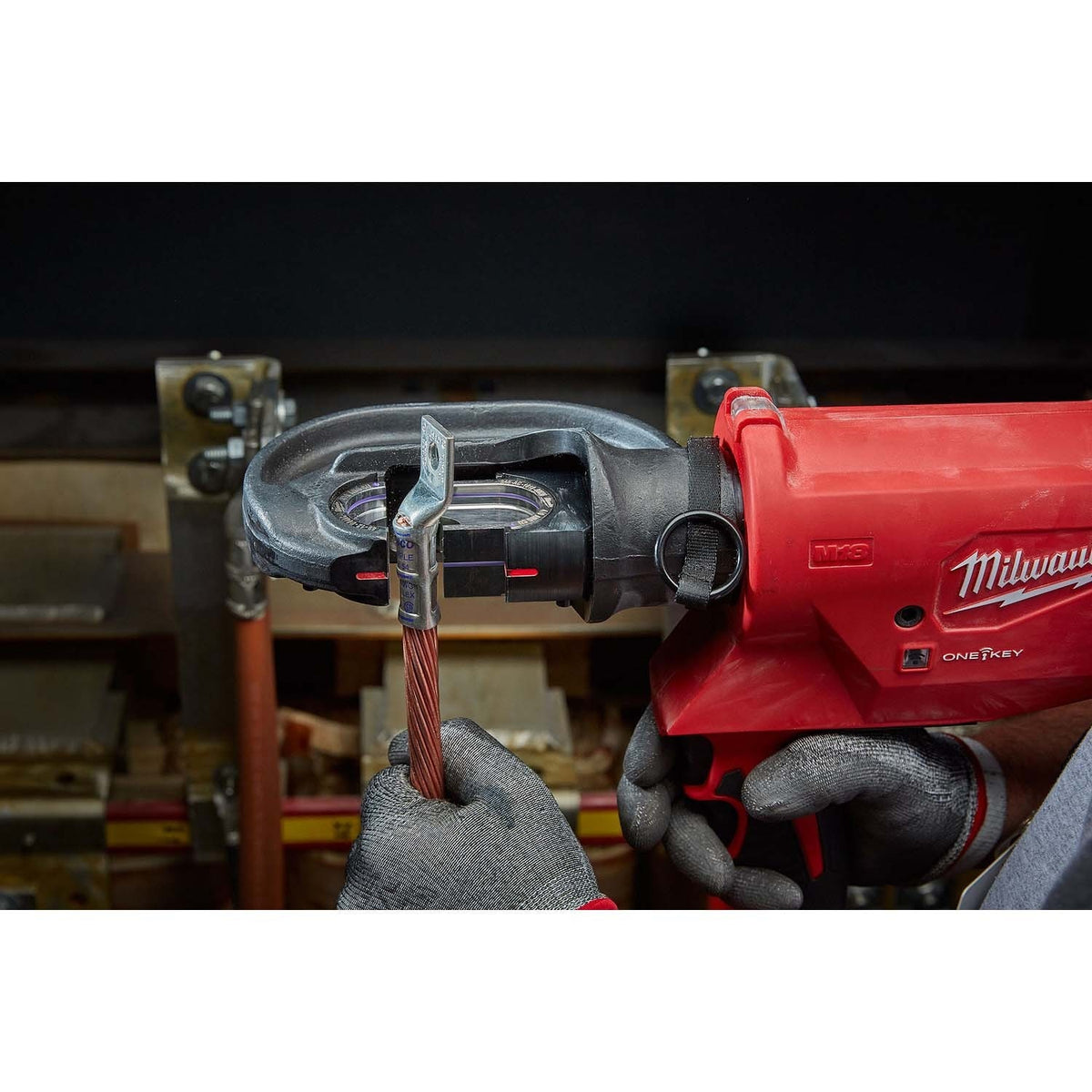 Milwaukee 2779-750CU M18 FORCE LOGIC 750 MCM Crimper with #6 - 750 MCM Copper Dies - 14
