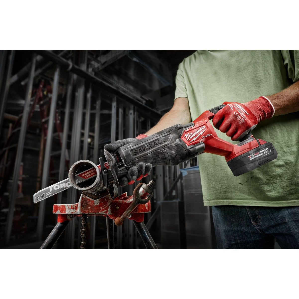 Milwaukee 2821-21HO M18 FUEL Sawzall Recip Saw PACKOUT Kit with 5 Ah Battery Charger and Tool Case - 8