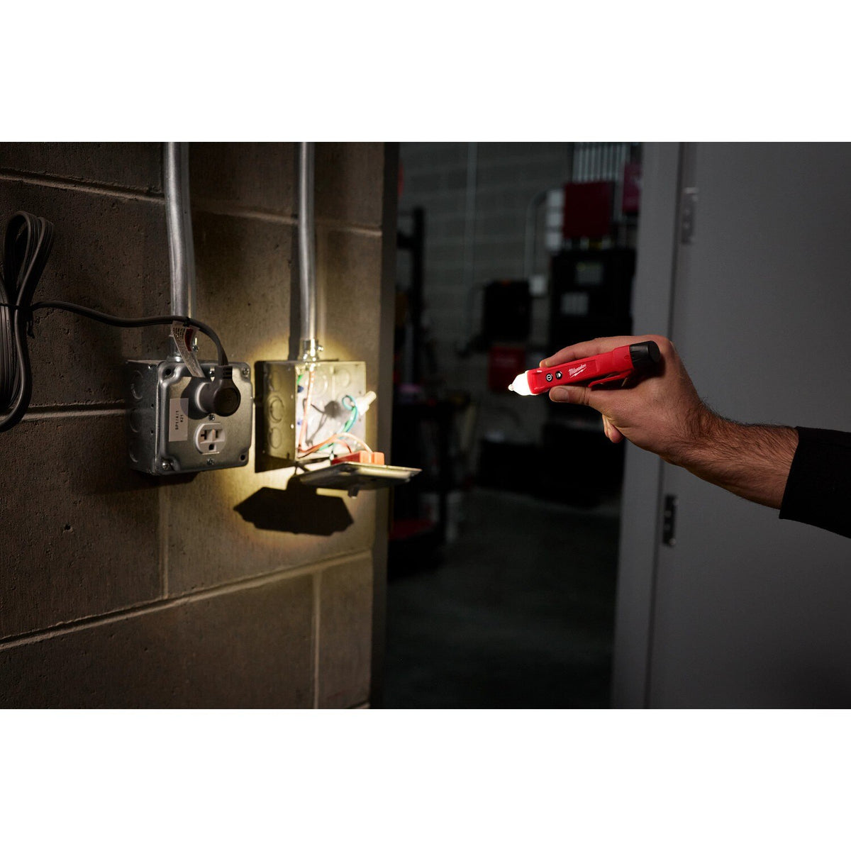 Milwaukee 3202-20 Non-Contact Voltage Detector with LED 50V-1000V AC CAT IV 1000V - 8