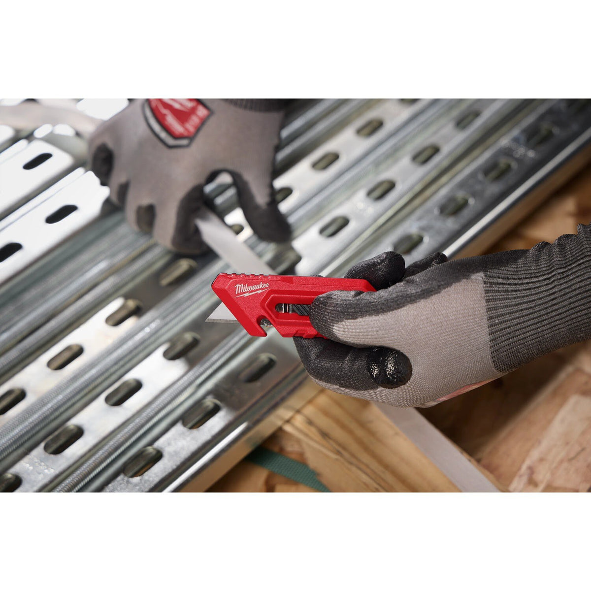 Milwaukee 48-22-1517 Multi-Function Compact Utility Knife with Prybar and 3 Blade Positions - 10