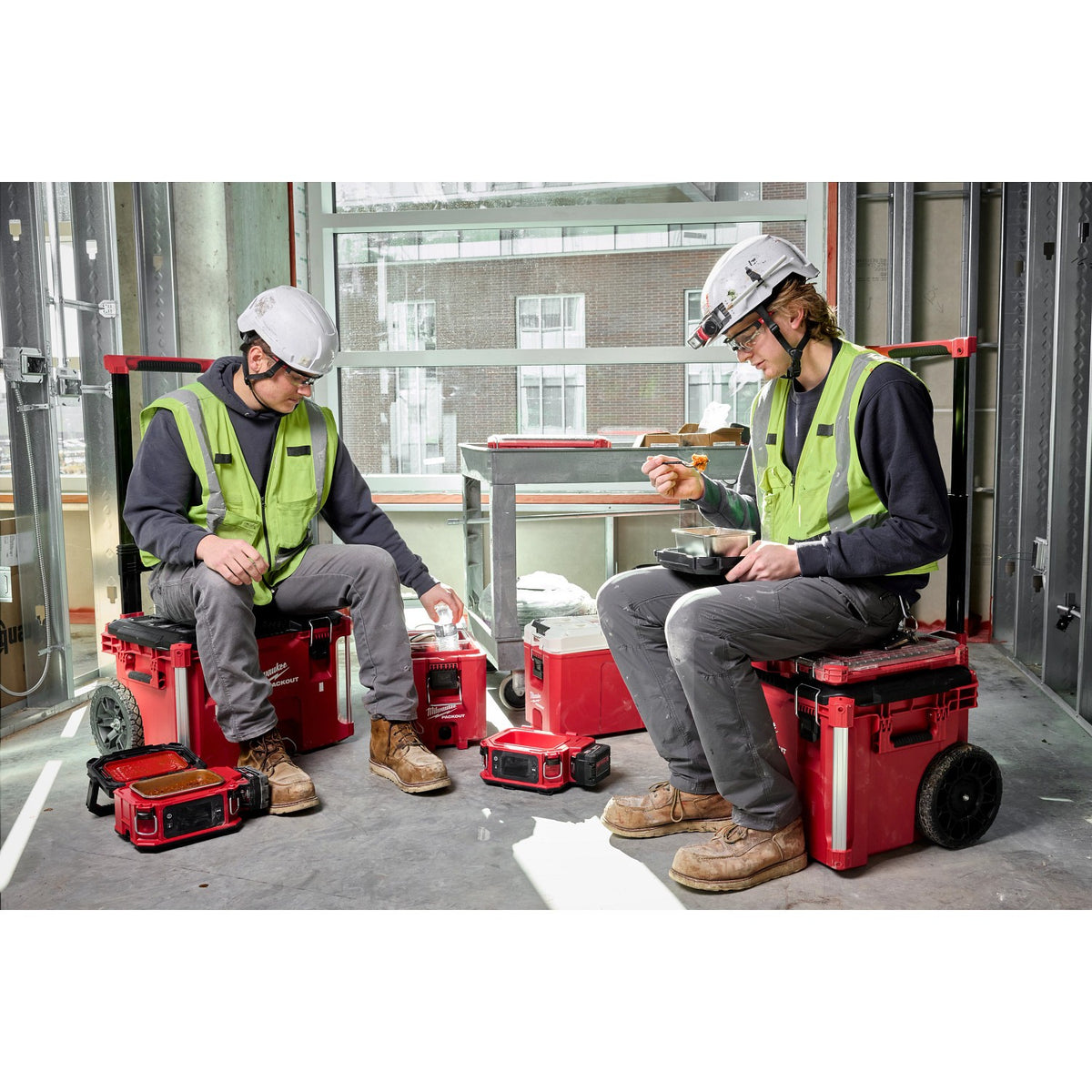 Milwaukee 0811-20 M18 Jobsite Lunch Warmer with Stainless Steel Containers (2 Containers) - 9