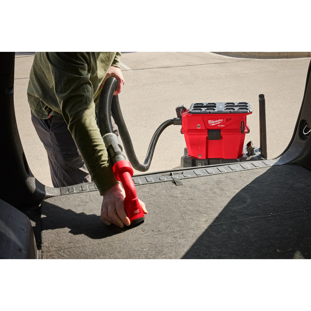 Milwaukee 0915-20 M18 FUEL NEXUS 6 GAL Wet/Dry Vacuum w/ PACKOUT Compatibility - 13