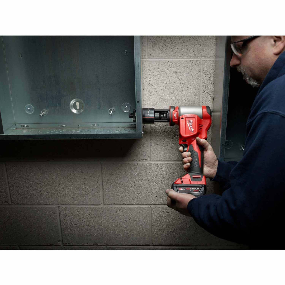 Milwaukee 2676-04 M18 FORCE LOGIC 10 Ton Knockout Tool 1/2" to 4" - 10