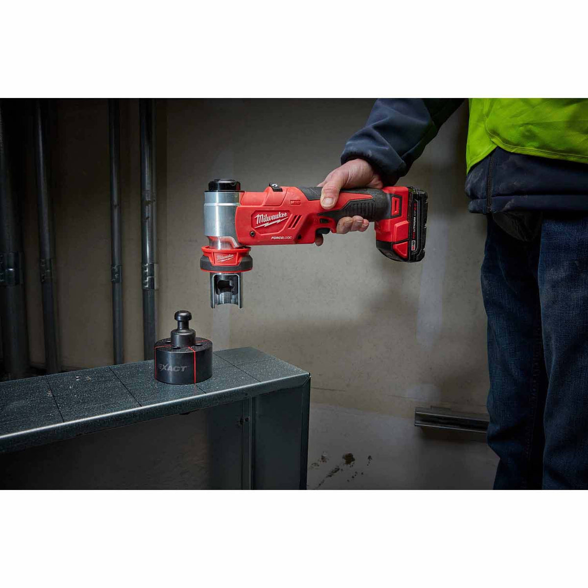 Milwaukee 2677-02 M18 FORCE LOGIC 6T Knockout Tool 1/2" - 2" - 7