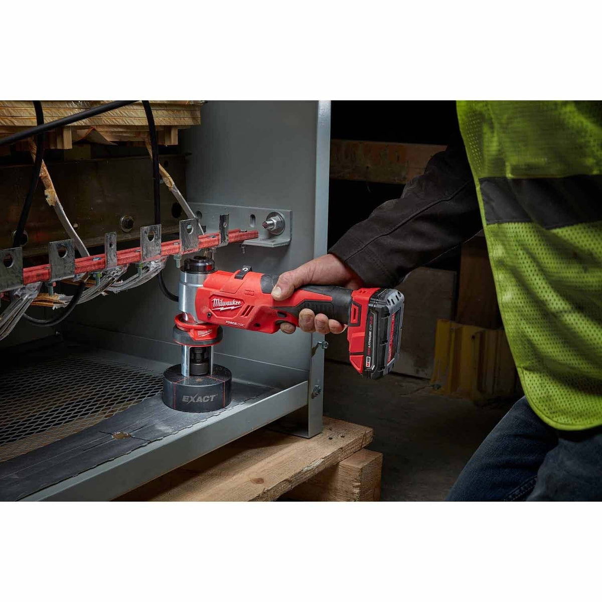 Milwaukee 2677-02 M18 FORCE LOGIC 6T Knockout Tool 1/2" - 2" - 8