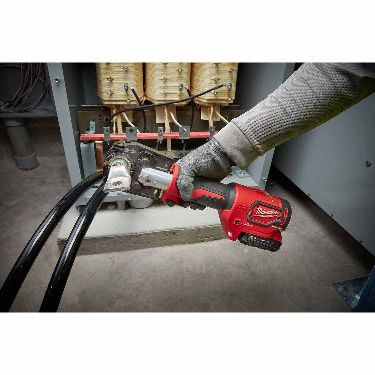 Milwaukee 2679-600CU M18 FORCE LOGIC 600 MCM Crimper with #8 - 600 MCM Cu Dies - 7