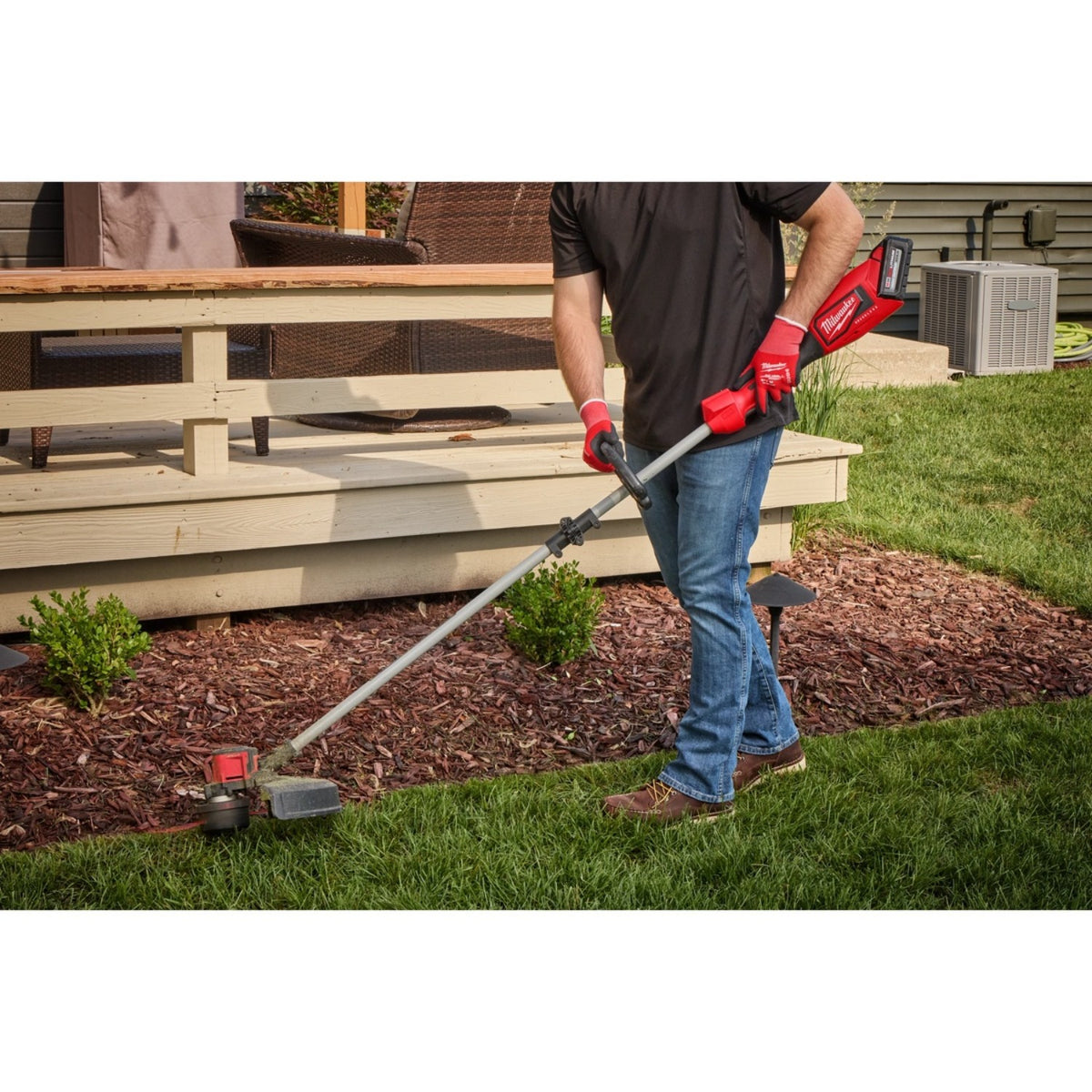 Milwaukee 2828-21E M18 Brushless String Trimmer Kit with 16 in. Cutting Swath and Easy Load Head (6.0Ah Battery) - 6