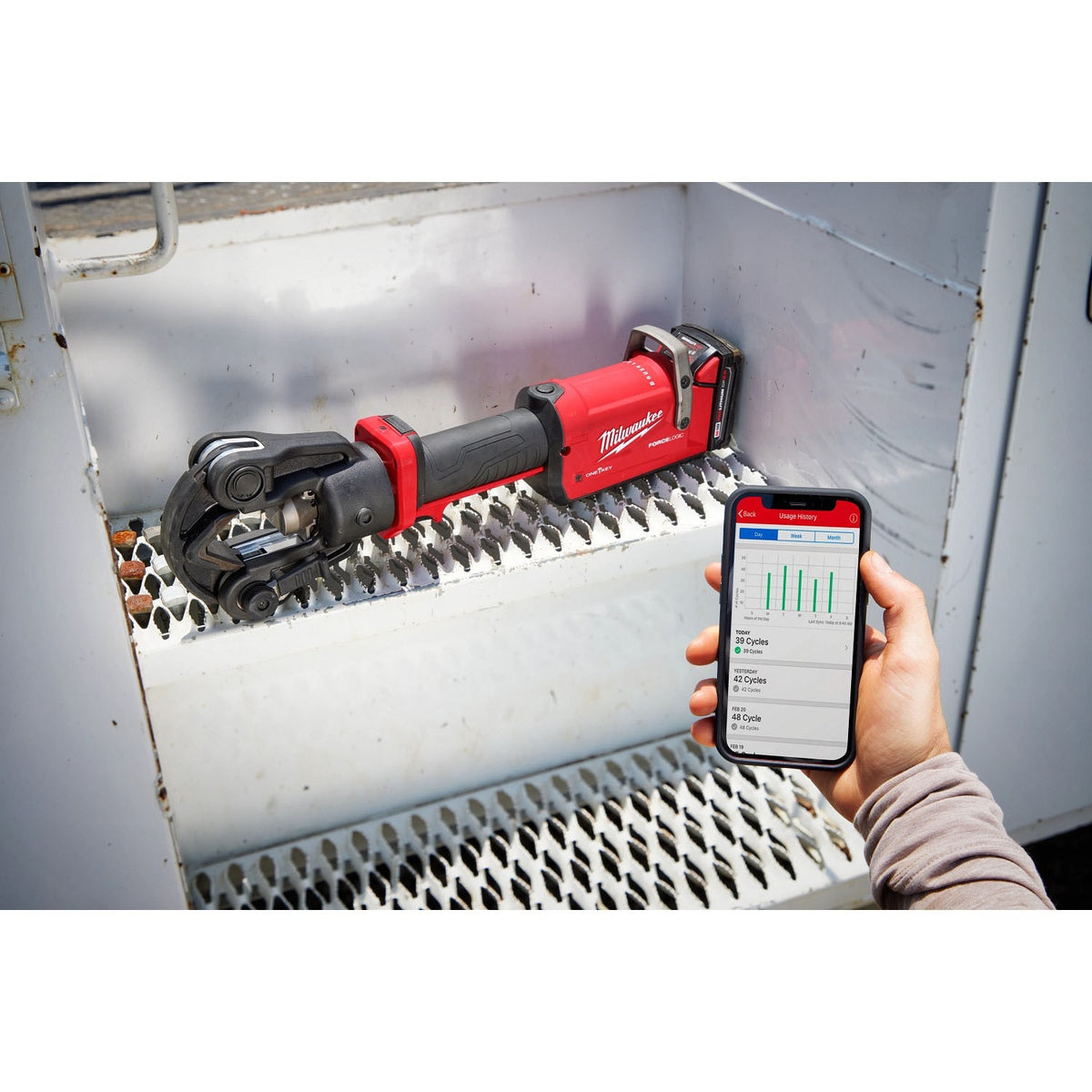 Milwaukee 2876-20 M18 FORCE LOGIC 11T Dieless Latched Linear Utility Crimper Tool Only - 10