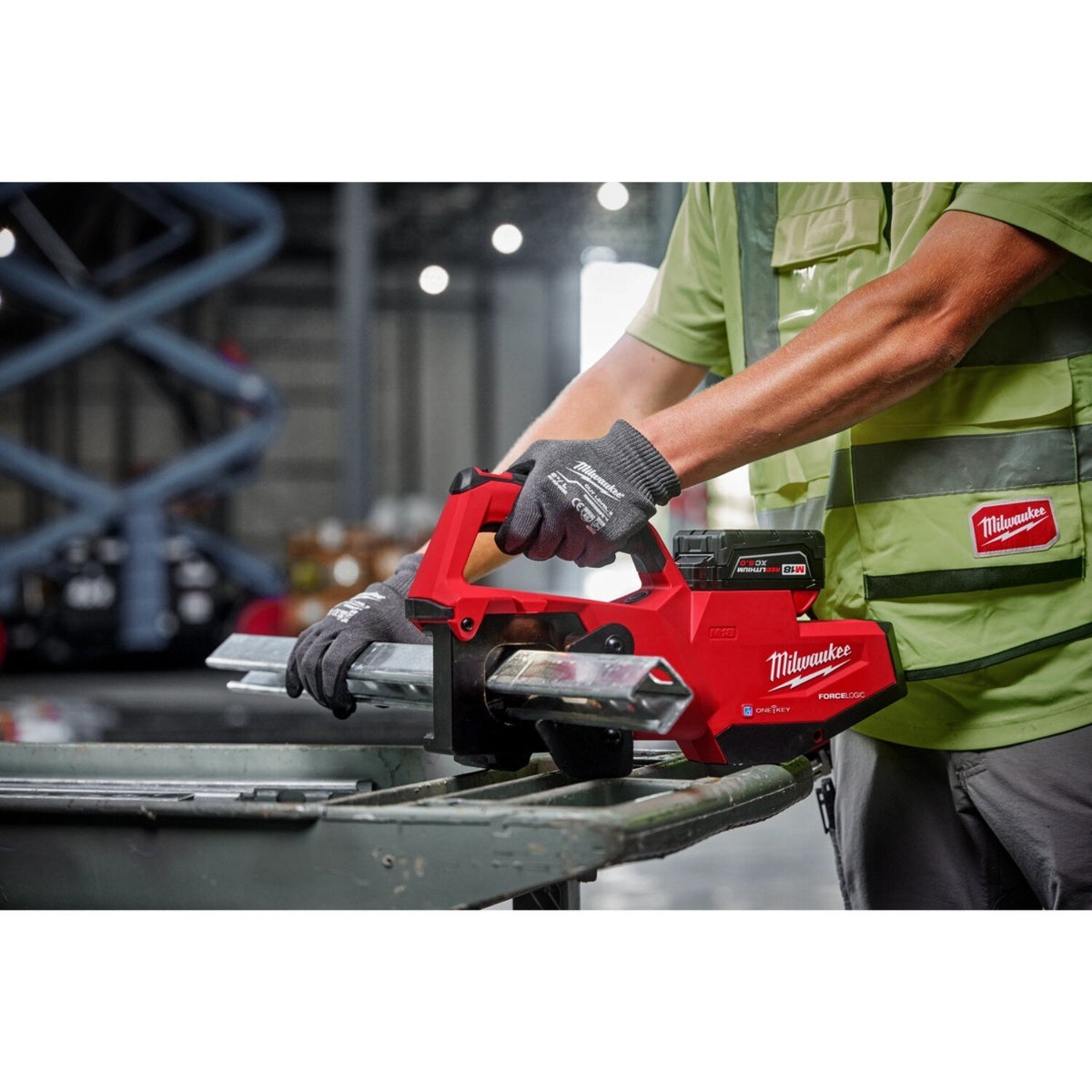 Milwaukee 2933-20 M18 FORCE LOGIC Single Channel Strut Shear Tool-Only (Includes Dies and Bag) - 8