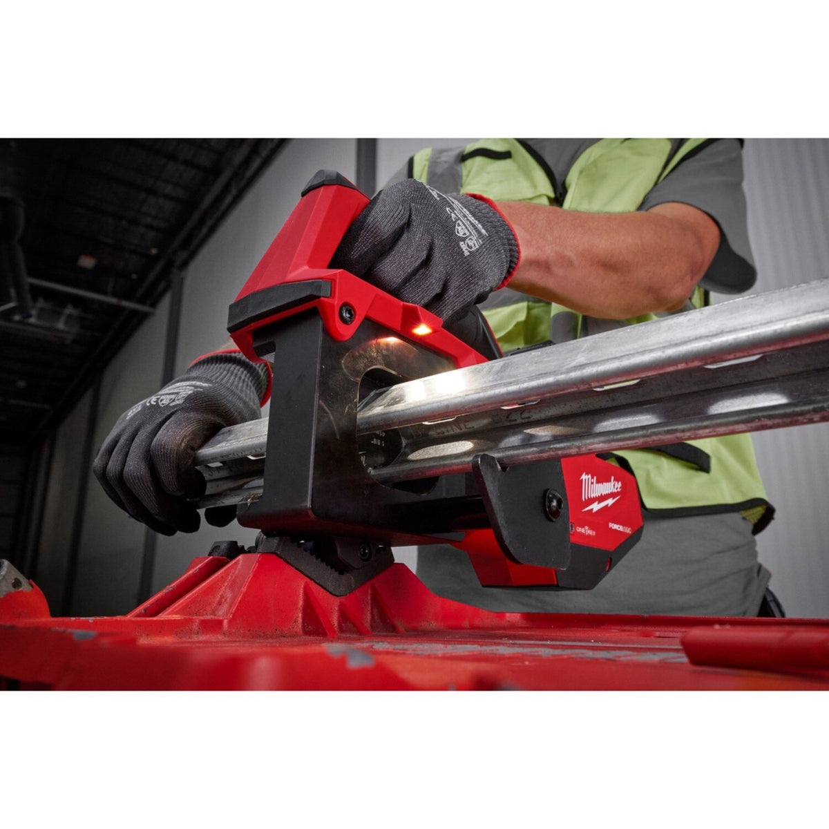 Milwaukee 2933-20 M18 FORCE LOGIC Single Channel Strut Shear Tool-Only (Includes Dies and Bag) - 9