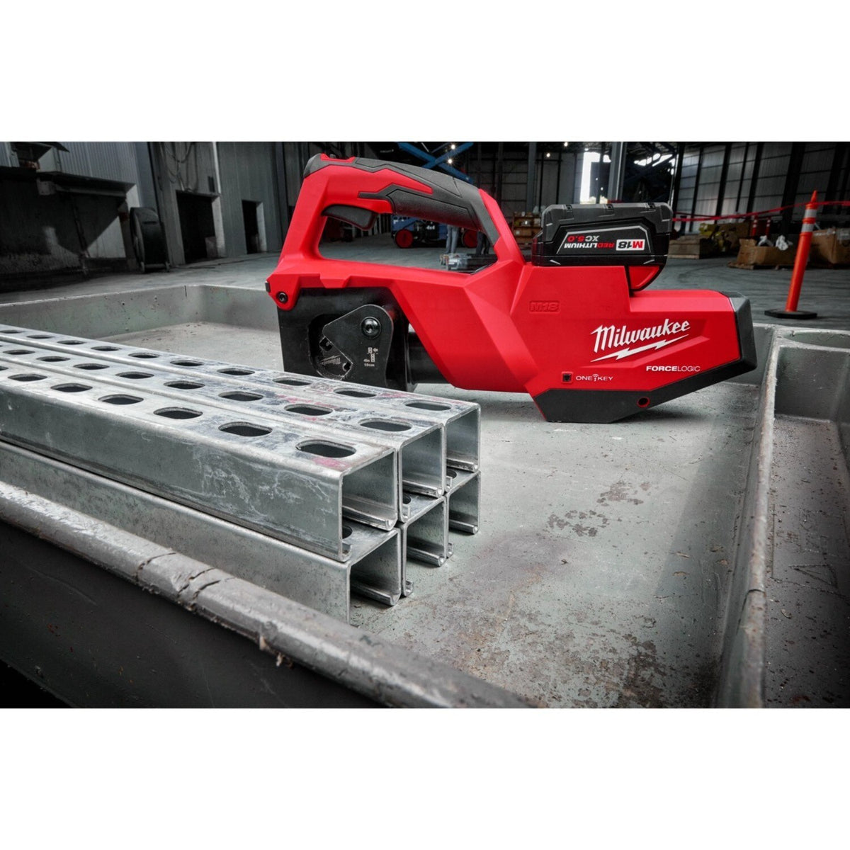 Milwaukee 2933-20 M18 FORCE LOGIC Single Channel Strut Shear Tool-Only (Includes Dies and Bag) - 10