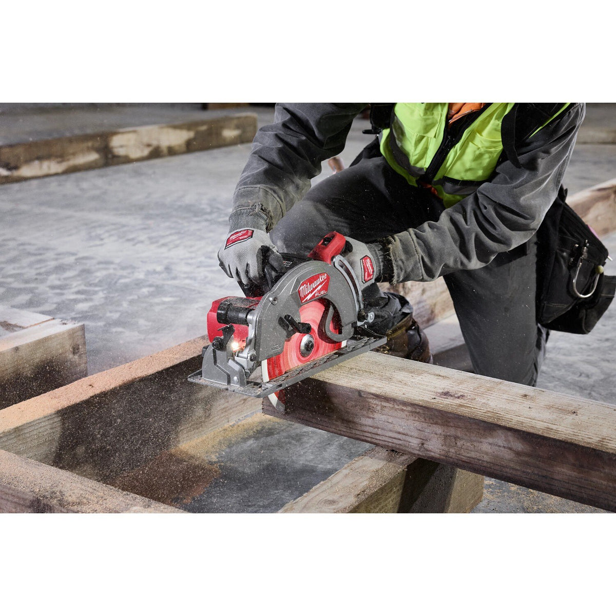 Milwaukee 3026-21HD M18 FUEL 10-1-4" Rear Handle Circular Saw Kit with Rapid Charger (12.0Ah Battery) - 7