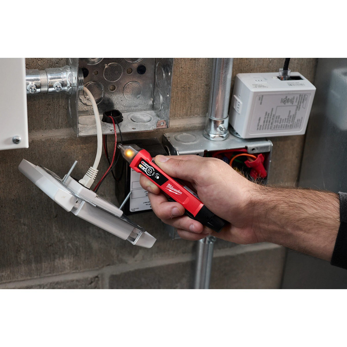 Milwaukee 3203-20 Dual Range Non-Contact Voltage Detector with LED - 7