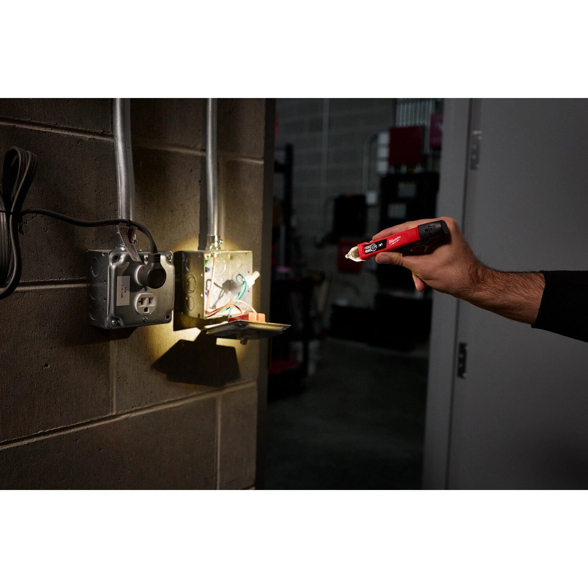 Milwaukee 3203-20 Dual Range Non-Contact Voltage Detector with LED - 8