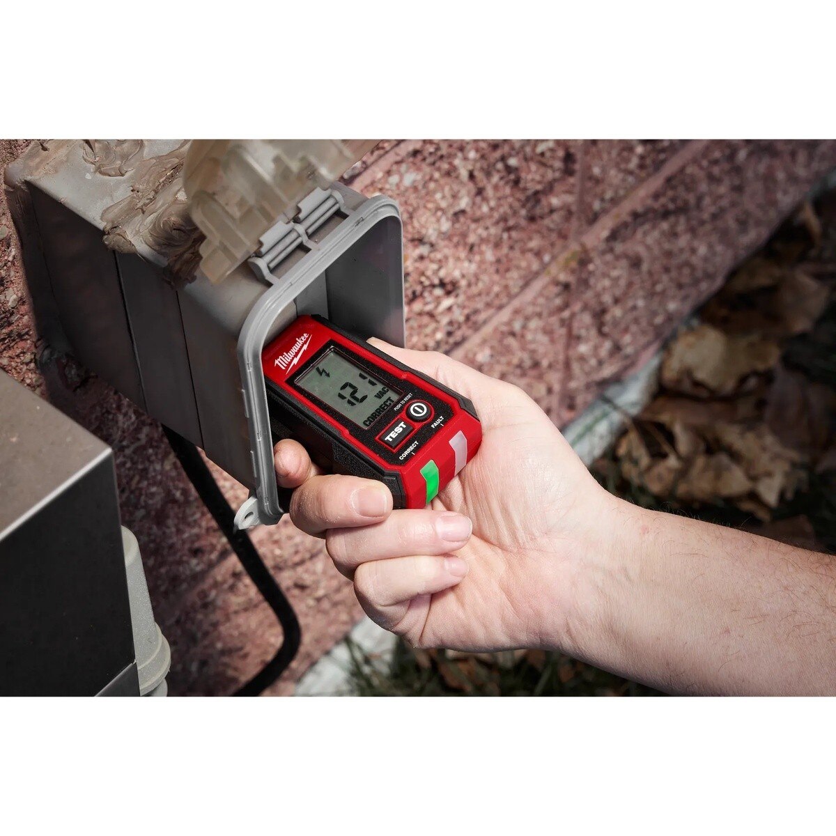 Milwaukee 3211-20 Digital GFCI Receptacle Tester and Voltage Detector with LED - 6