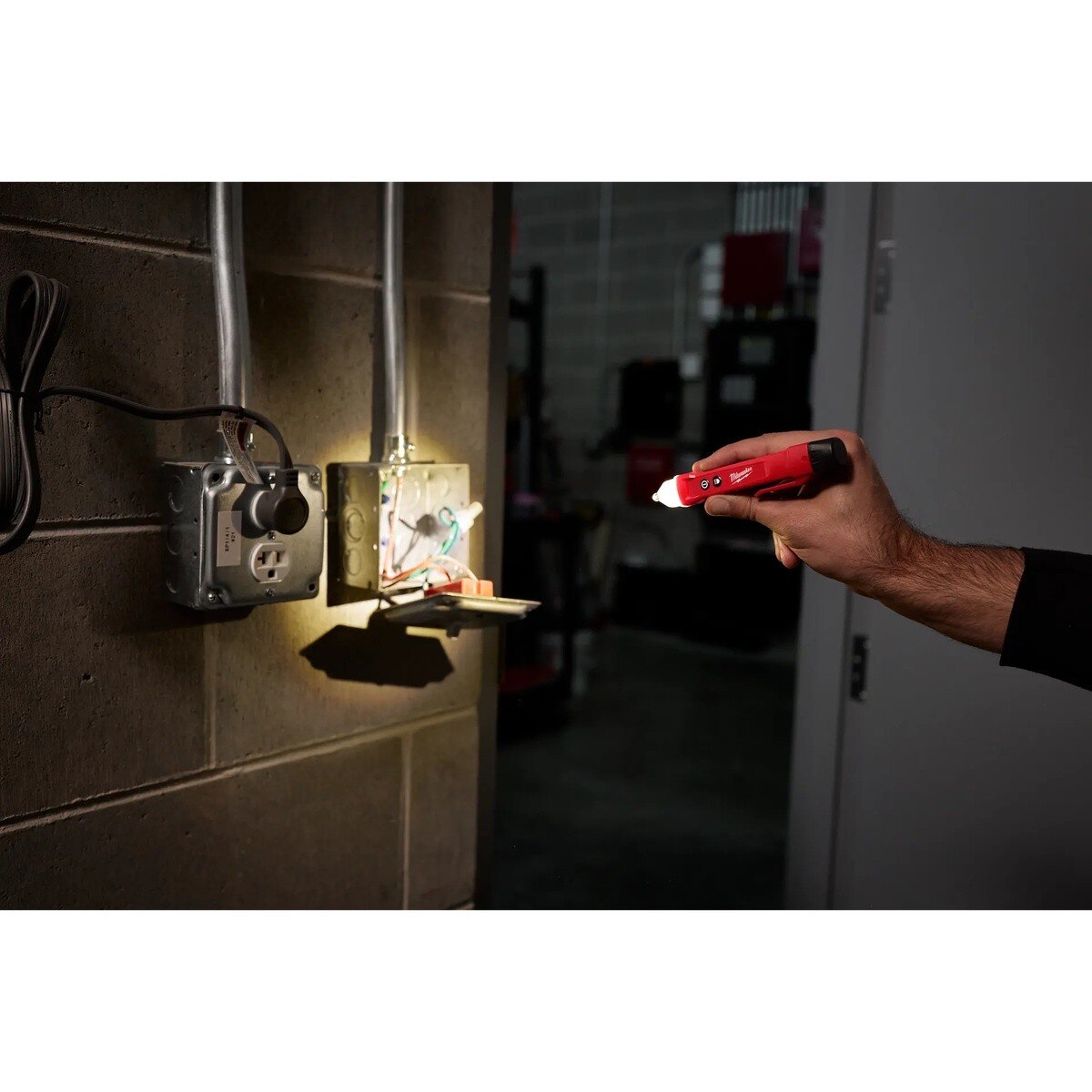Milwaukee 3211-20 Digital GFCI Receptacle Tester and Voltage Detector with LED - 8