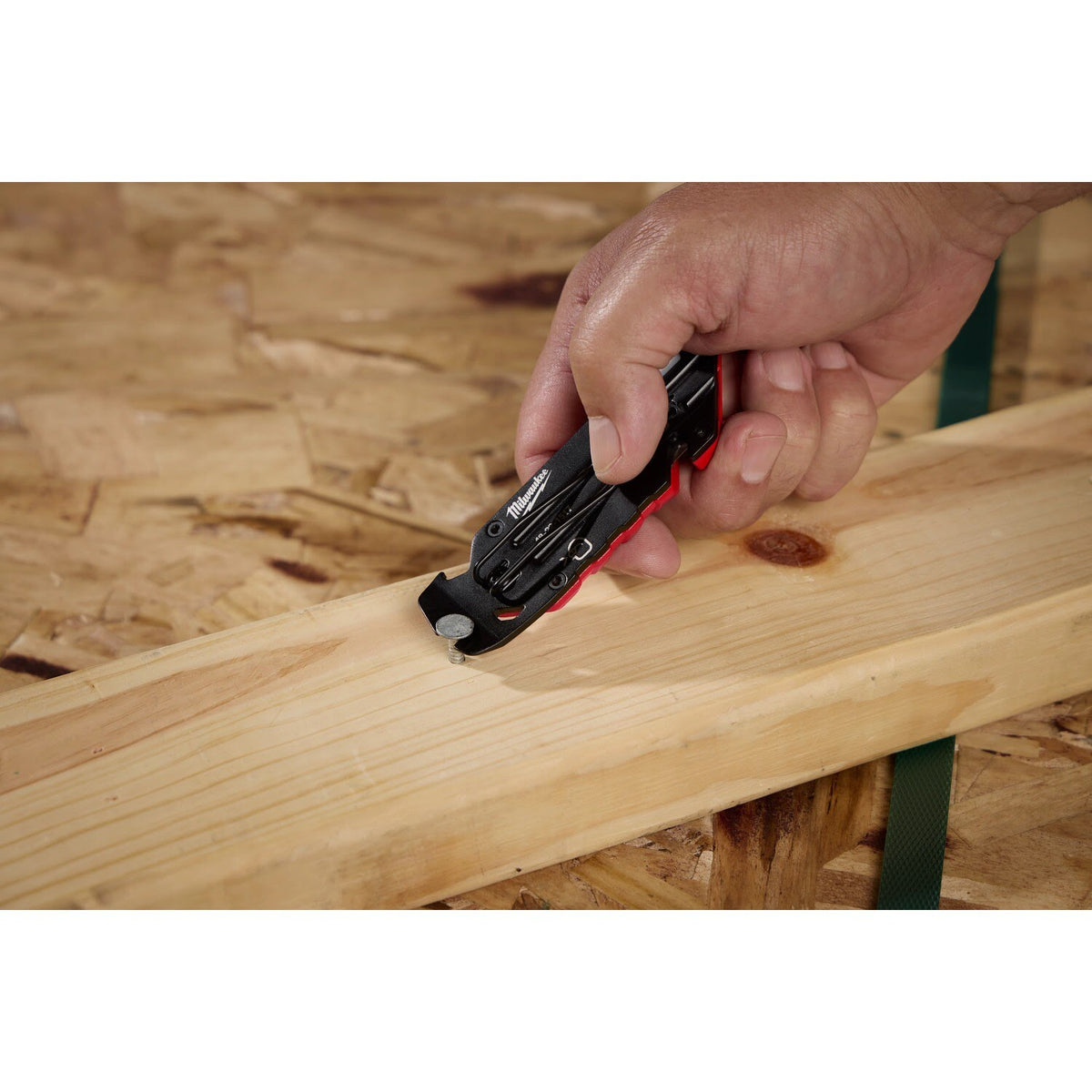 Milwaukee 48-22-1517 Multi-Function Compact Utility Knife with Prybar and 3 Blade Positions - 7