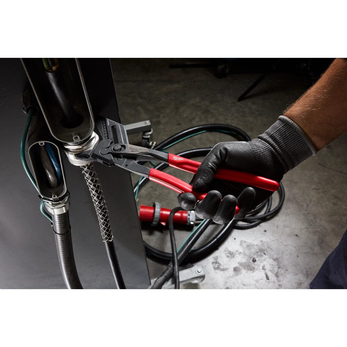 Milwaukee 48-22-6910 10" Pliers Wrench with Parallel Smooth Jaws (1 Each) - 8