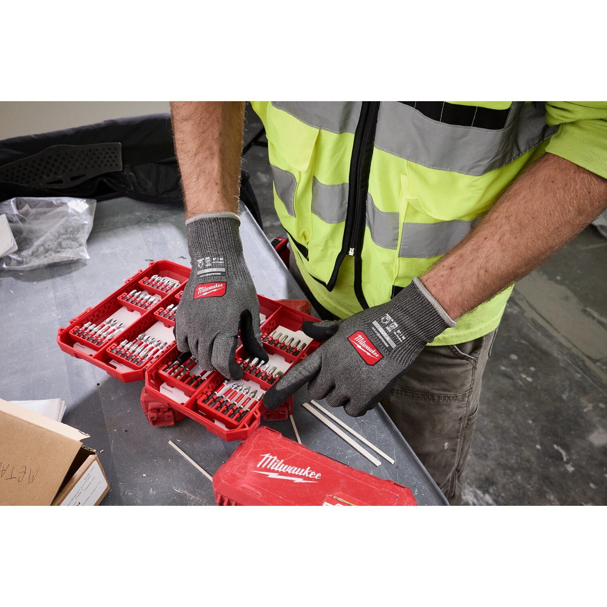 Milwaukee 48-73-6941E Cut Level 4 High Dexterity Nitrile Dipped Gloves w/ WEAR-DEFENSE Protection- Medium (12 Pack) - 4